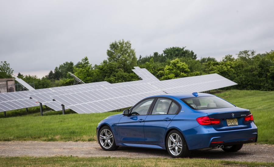  BMW 330e M Sport 2016 года  (US) (фото 2 из 14)